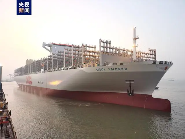 江蘇南通拿下第一！全球最大級(jí)集裝箱船出海試航