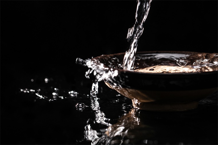 梅西正式賣(mài)酒，價(jià)格媲美飛天茅臺(tái)！網(wǎng)友 他自己喝嗎？