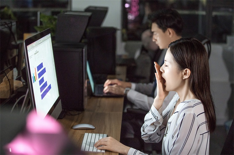 我國(guó)打工人每周平均工作49小時(shí)！全球工作時(shí)間出爐，最羨慕德國(guó)打工人