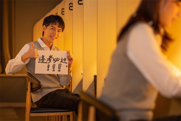 考研人極度內(nèi)卷？統(tǒng)計(jì)數(shù)據(jù) 平均每四位考生有一人被錄取，考研上岸難度明顯下滑