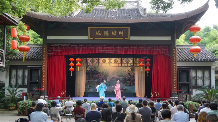 2024年十大最火文旅集團(tuán)品牌一覽 王婆說媒爆火出圈，網(wǎng)友 連夜扛著火車也要去開封