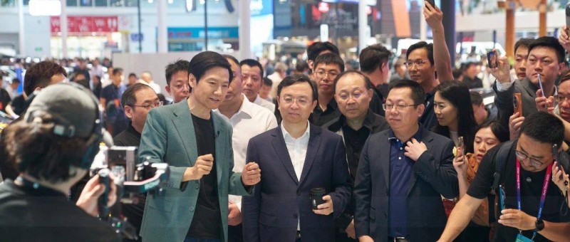 汽車駛?cè)肓髁抠惖?，老板站臺為何成基操？