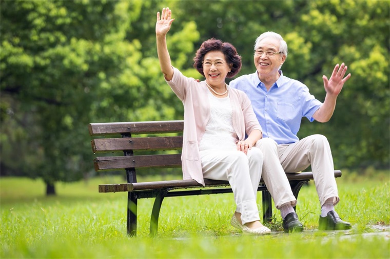 70歲才算是老年人？日本議員提議上調(diào)老人年齡標(biāo)準(zhǔn)！網(wǎng)友諷刺30年后老年人定義會(huì)變成100歲吧？