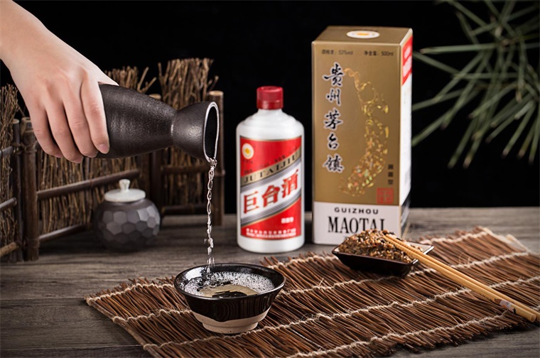 飛天茅臺(tái)跌破2200元！茅臺(tái)將取消拆箱令？經(jīng)銷商 大幅度降價(jià)幾乎不可能，有人想制造恐慌低價(jià)抄底，說(shuō)明茅臺(tái)以后必漲