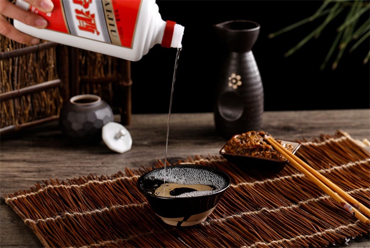 飛天茅臺(tái)重回2300元！茅臺(tái)最新發(fā)聲 茅臺(tái)酒基本屬性沒變，基本需求面也沒變，有信心、有能力穿越本輪周期