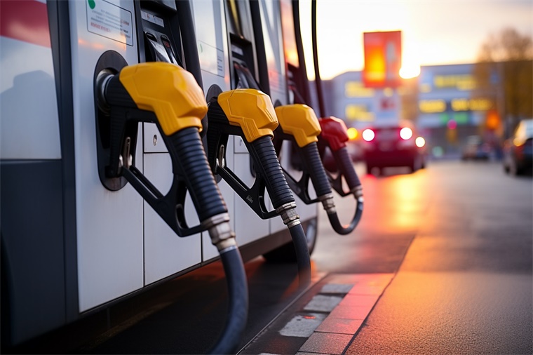 電動車完全取代燃油車？諾貝爾獎獲得者 2050年加油站會消失，未來電動汽車將成為主流