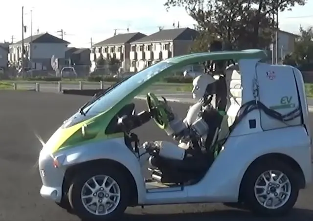 日本發(fā)布新型Robotaxi路徑！武藏開(kāi)車(chē)機(jī)器人時(shí)速可達(dá)5公里，會(huì)拉手剎、踩踏板