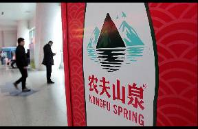 做一瓶純凈水，農(nóng)夫山泉市值賠了1800億？