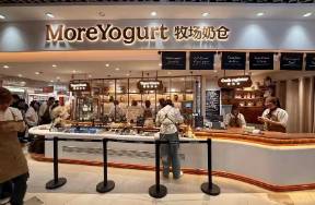 玩場(chǎng)景扮演？茉酸奶首個(gè)牧場(chǎng)奶倉(cāng)店型開(kāi)業(yè)