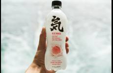 元?dú)馍謿⒊鲋貒?！無(wú)糖氣泡水如何撼動(dòng)百年水飲江湖？