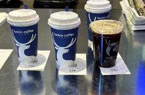 書(shū)亦燒仙草草莓新品銷(xiāo)售超200萬(wàn)杯，瑞幸速溶咖啡賣(mài)到第一